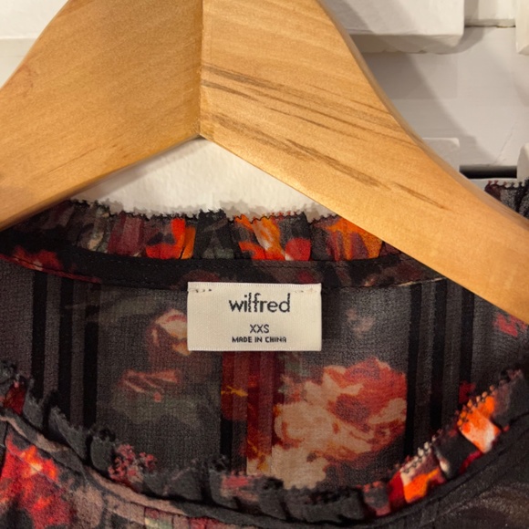 BNWT Aritzia Wilfred Lourdes Blouse in Black Flame/Scarlet - Picture 2 of 8